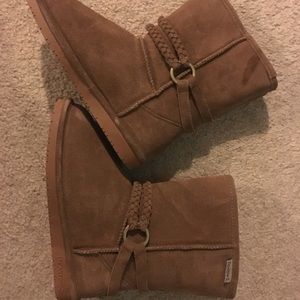Bearpaw boots size 8